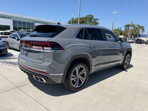 Used 2024 Volkswagen Atlas Cross Sport SEL R-Line AWD/4WD image 3