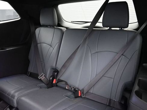 Used 2023 Buick Enclave Essence FWD image 6
