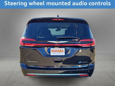 Used 2023 Chrysler Pacifica Touring-L image 9