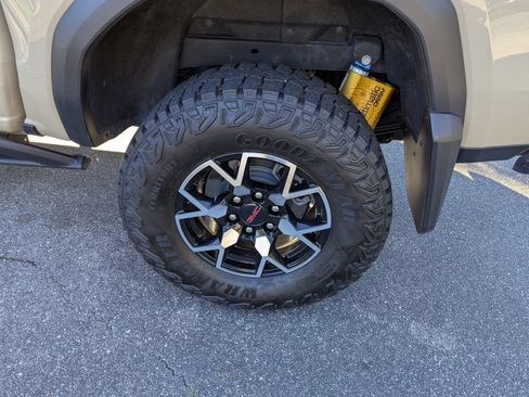 Used 2023 GMC Canyon AT4X image 29