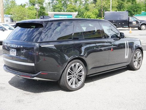 Used 2024 Land Rover Range Rover Long Wheelbase Autobiography image 14