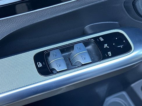 Used 2025 Mercedes-Benz GLC 350e 4MATIC image 13