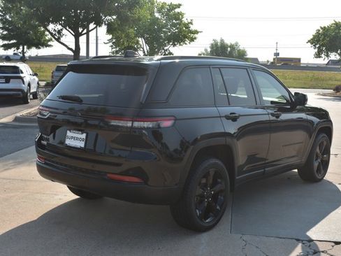 Used 2023 Jeep Grand Cherokee Altitude RWD image 5