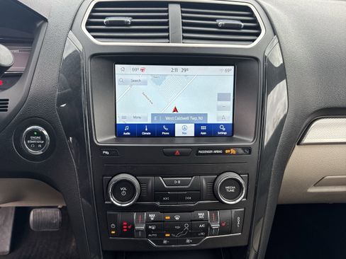 Used 2018 Ford Explorer XLT w/ Equipment Group 202A image 14