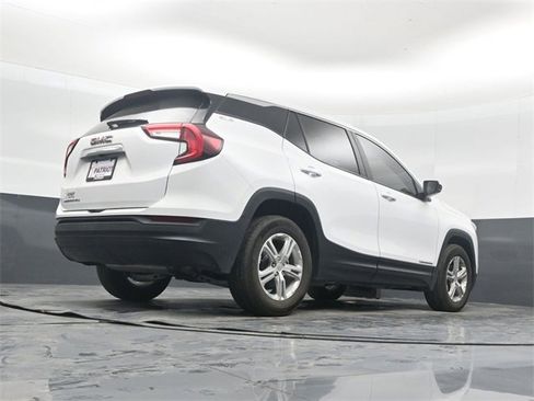 Used 2024 GMC Terrain SLE image 40