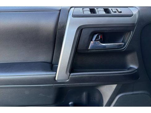 Used 2017 Toyota 4Runner SR5 RWD image 11
