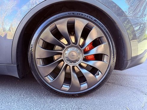 Used 2022 Tesla Model Y Performance image 29