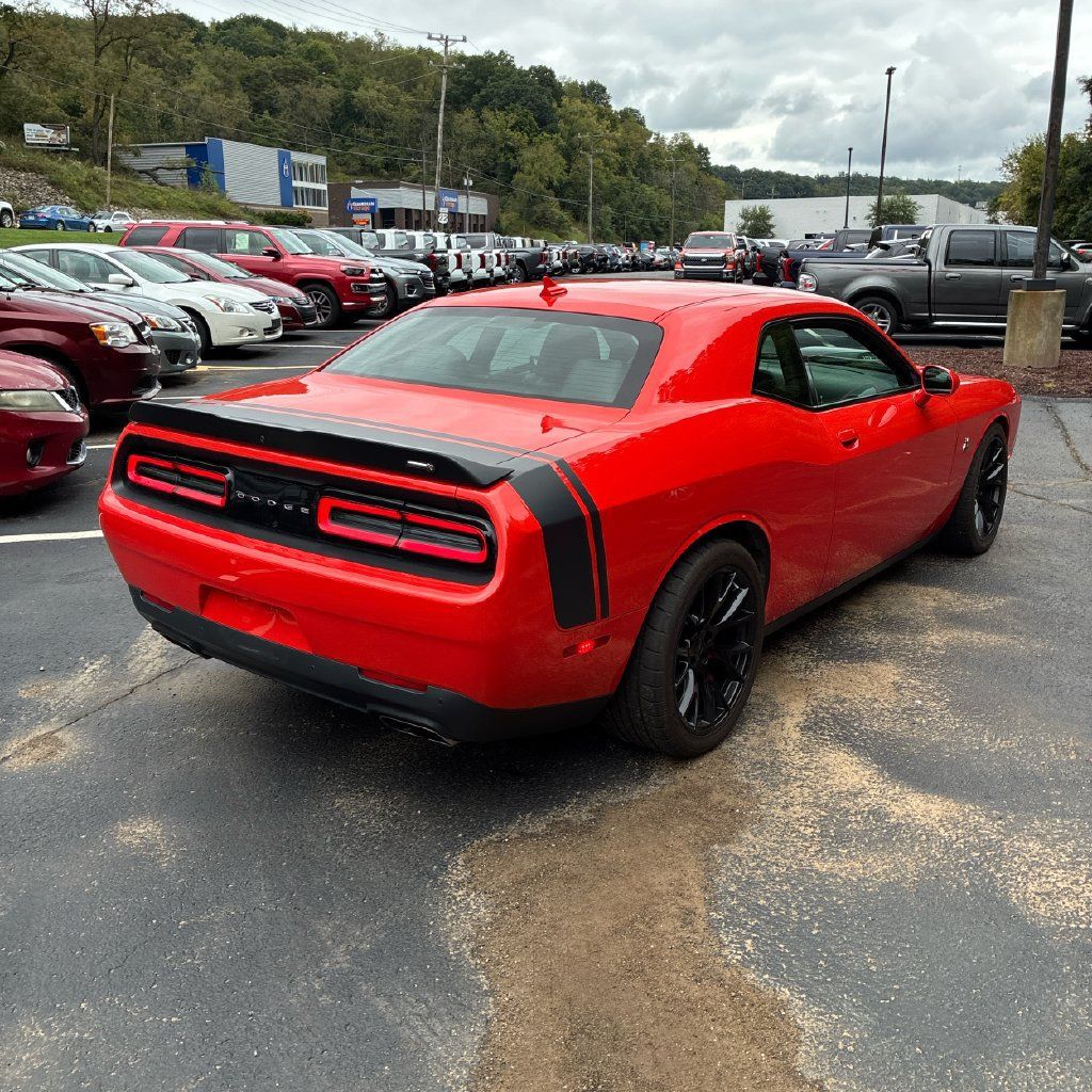 Used 2016 Dodge Challenger R/T Scat Pack RWD image 3