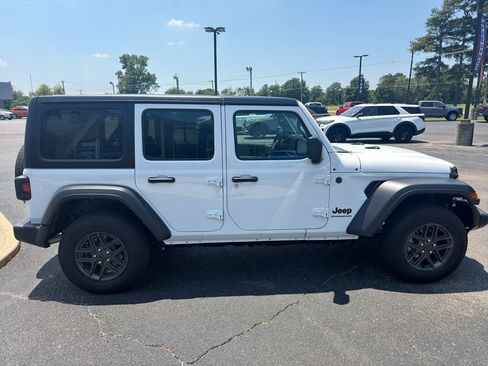 Used 2024 Jeep Wrangler Unlimited Sport AWD/4WD image 5