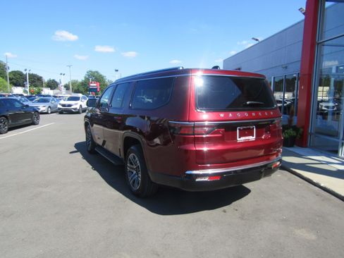 Used 2024 Jeep Wagoneer L Series II w/ Flexible Seating Group image 3