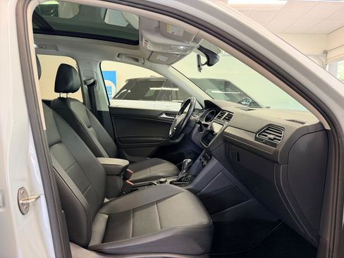 Used 2018 Volkswagen Tiguan SEL w/ 3rd Row Seat Package AWD/4WD image 25