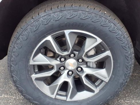 Certified 2024 Chevrolet Silverado 1500 LT AWD/4WD image 3