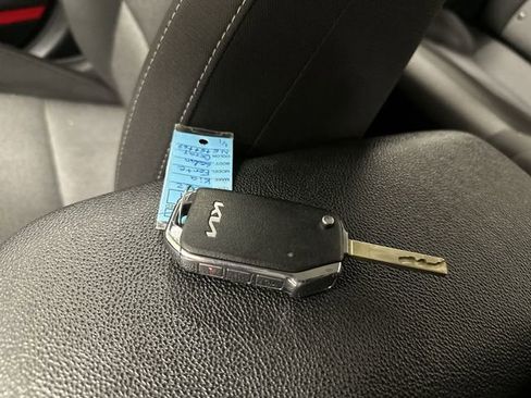 Used 2022 Kia Forte LXS FWD image 31