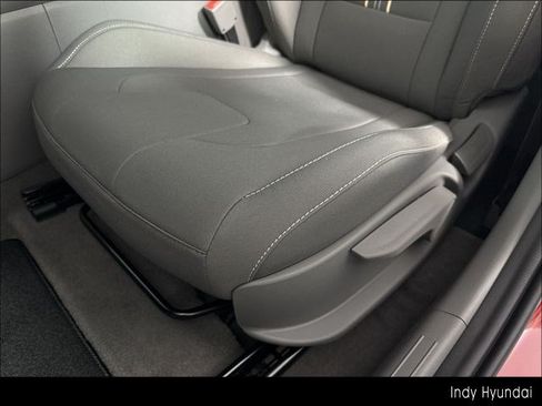 Certified 2025 Hyundai Elantra Sport FWD image 38