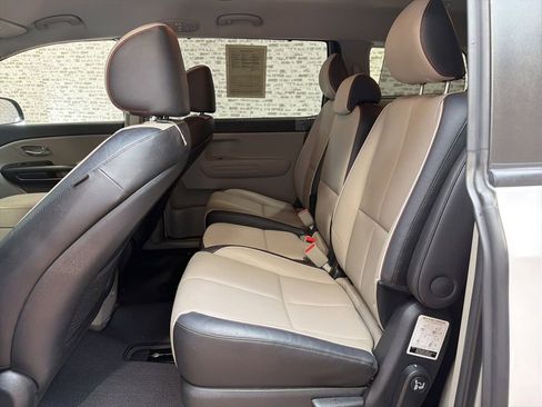 Used 2019 Kia Sedona EX FWD image 14