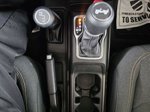 Used 2025 Jeep Wrangler Unlimited Sahara AWD/4WD image 25