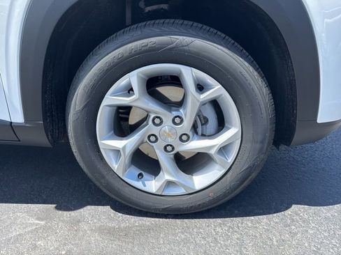 New 2026 Chevrolet Trax LS w/ LS Convenience Package FWD image 9