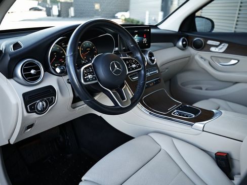 Used 2022 Mercedes-Benz GLC 300 4MATIC image 21