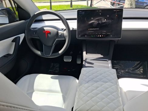 Used 2022 Tesla Model Y Performance AWD/4WD image 10