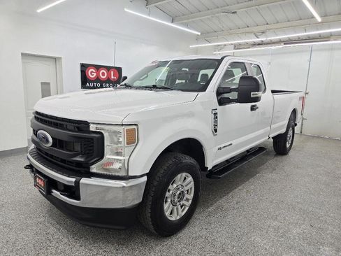Used 2022 Ford F250 XL w/ Power Equipment Group AWD/4WD image 3
