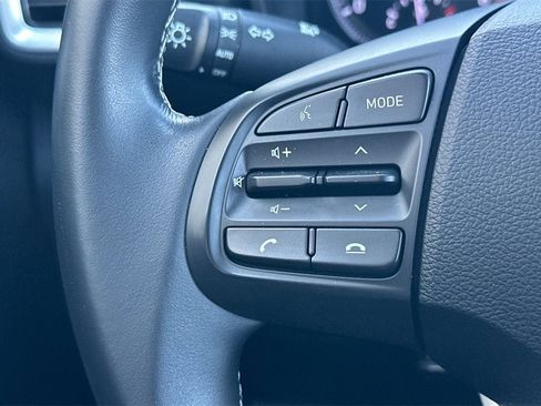 Used 2022 Hyundai Venue SEL image 26