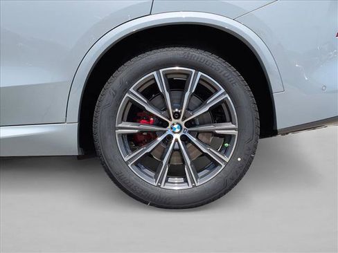 New 2026 BMW X5 xDrive40i w/ M Sport Package AWD/4WD image 10