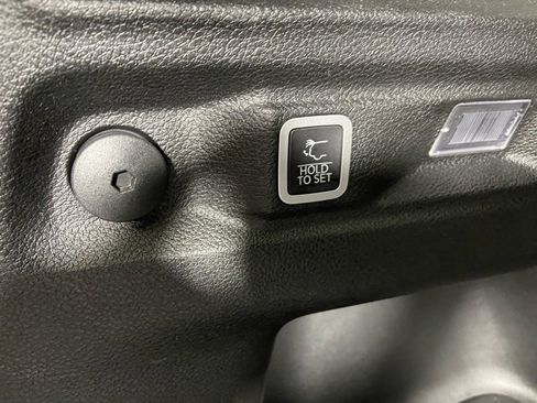 Used 2023 Jeep Grand Cherokee L Limited w/ Luxury Tech Group II image 15