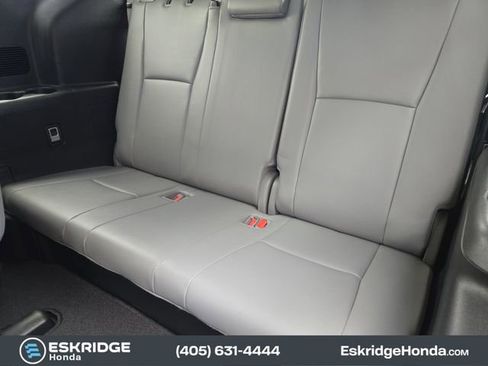 Used 2021 Toyota Highlander XLE image 33