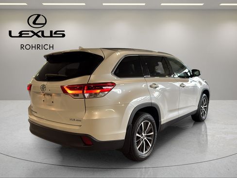 Used 2019 Toyota Highlander XLE AWD/4WD image 6