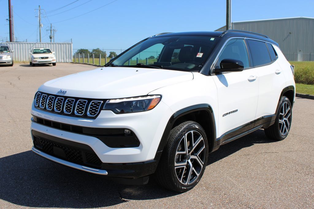 Used 2025 Jeep Compass Limited w/ Elite Group AWD/4WD image 2