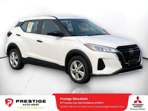 Used 2022 Nissan Kicks S image 1