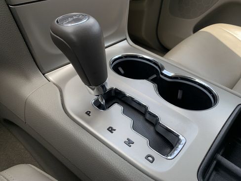 Used 2013 Jeep Grand Cherokee Laredo RWD image 26