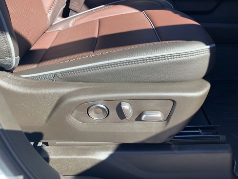 New 2026 GMC Sierra 3500 Denali w/ Denali Reserve Package image 17