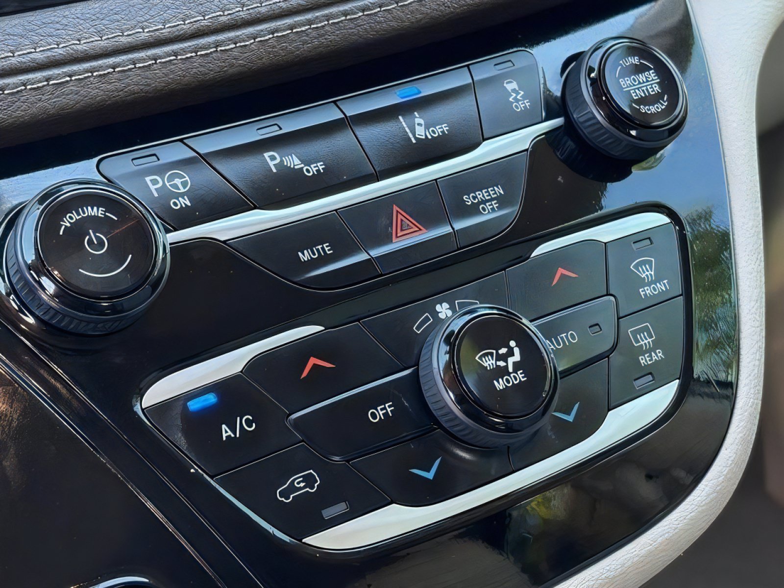 Used 2021 Chrysler Pacifica Touring-L w/ Uconnect Theater Family Group FWD image 30