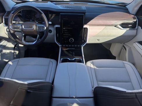 Used 2025 GMC Acadia Denali w/ Super Cruise Package image 18