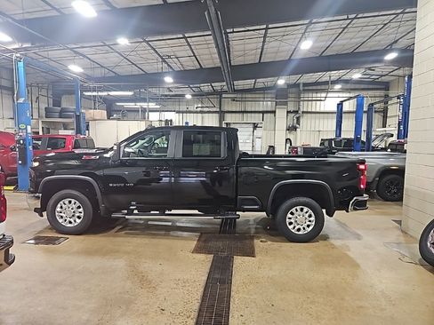 Used 2024 Chevrolet Silverado 2500 LT AWD/4WD image 4