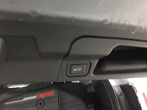 Used 2023 GMC Acadia SLE w/ Driver Convenience Package image 19