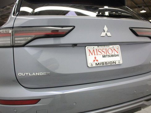 New 2026 Mitsubishi Outlander SE image 4