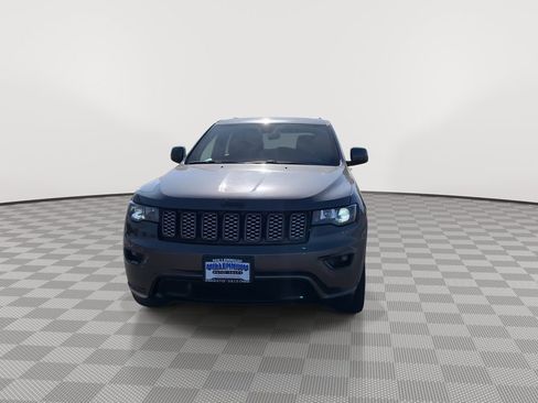 Used 2017 Jeep Grand Cherokee Altitude AWD/4WD image 2