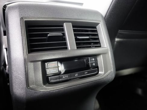 Used 2021 Volkswagen Atlas SE image 19