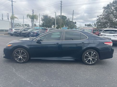 Used 2019 Toyota Camry SE image 4
