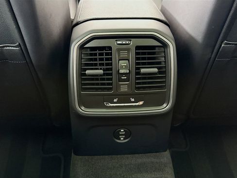 Certified 2025 Porsche Macan AWD/4WD image 27