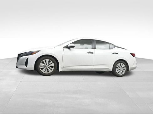 Used 2025 Nissan Sentra S FWD image 11