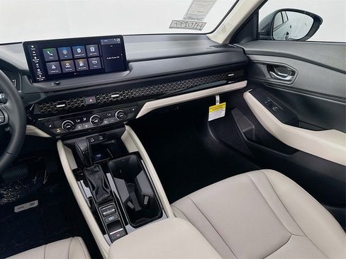 Certified 2025 Honda Accord EX-L image 33