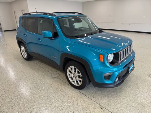 Used 2020 Jeep Renegade Latitude w/ Cold Weather Group image 3