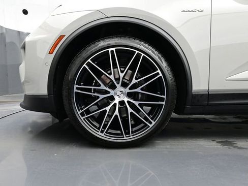 New 2026 Porsche Macan Electric image 6