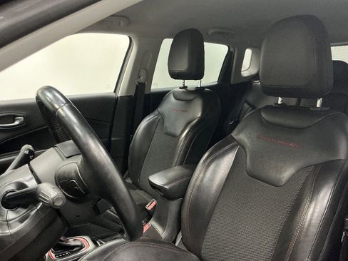 Used 2019 Jeep Compass Trailhawk w/ Cold Weather Group AWD/4WD image 10
