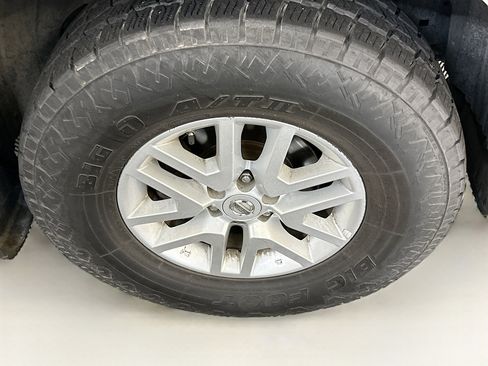Used 2019 Nissan Frontier SV image 11