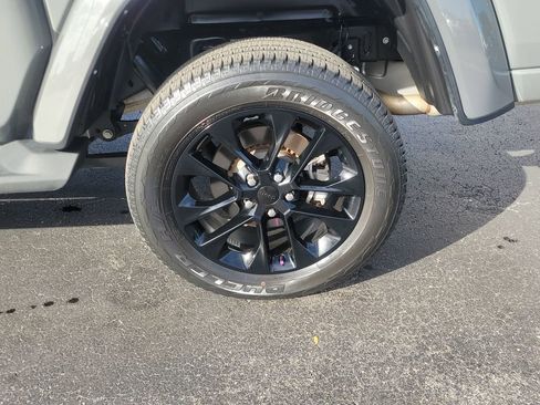 Used 2022 Jeep Gladiator Overland image 5