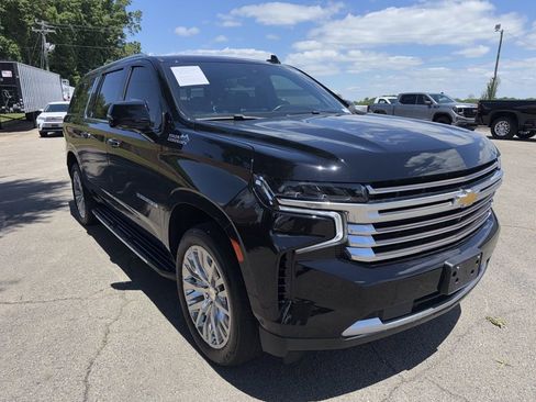 Used 2024 Chevrolet Suburban High Country w/ Advanced Technology Package AWD/4WD image 7